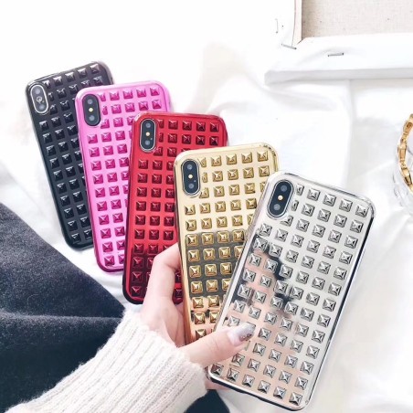 Coque silicone Studded style cloué iPhone X / XS noir, argent, rouge, or et violet 3D