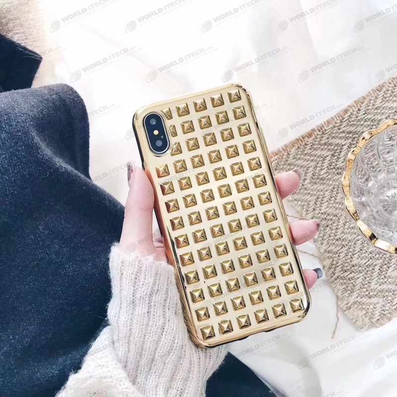 Coque silicone Studded style cloué iPhone X / XS noir, argent, rouge, or et violet 3D